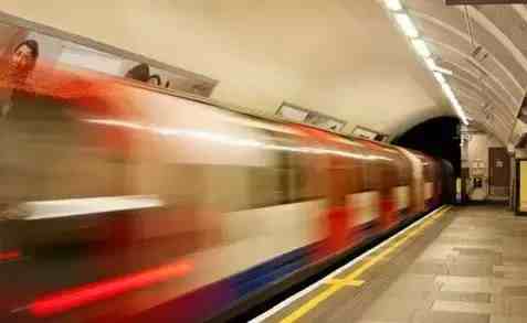 伦敦地铁称明年通4G，这一消息让英网友炸了锅