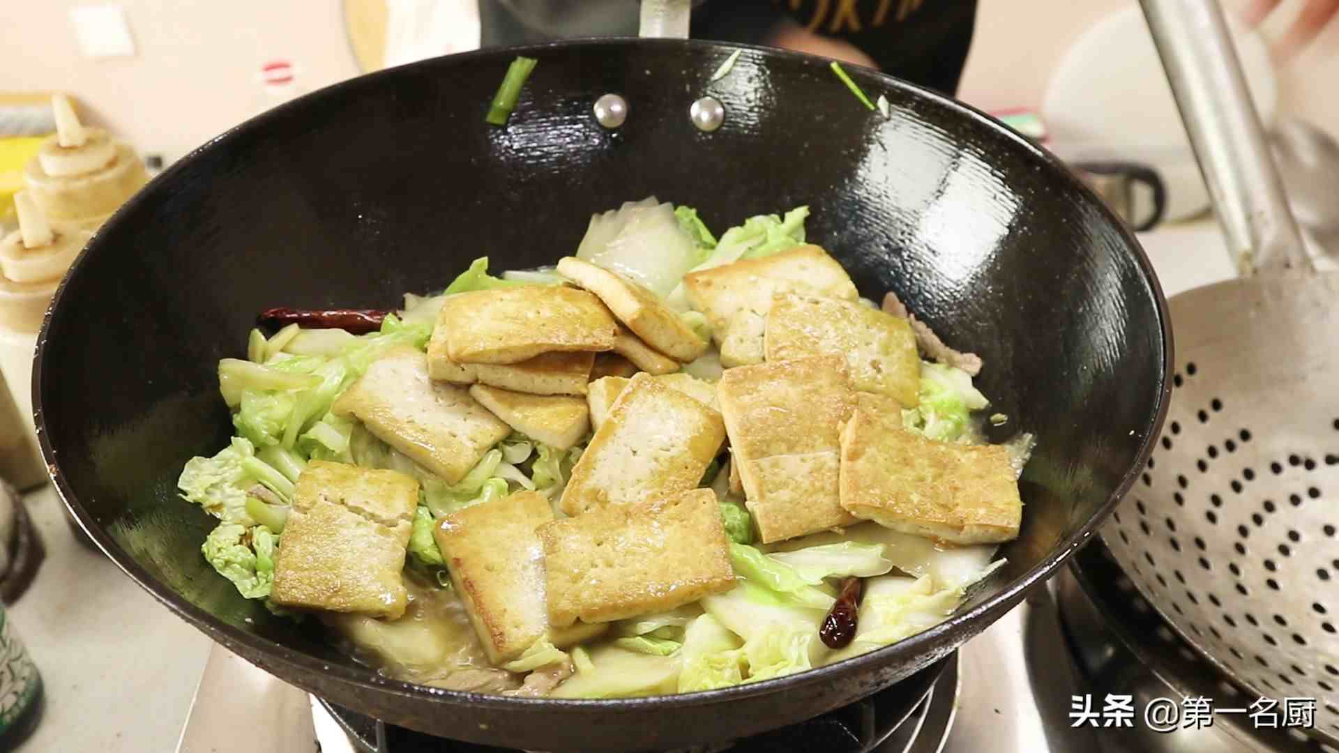 白菜炖豆腐怎样做好吃|家常豆腐炖白菜