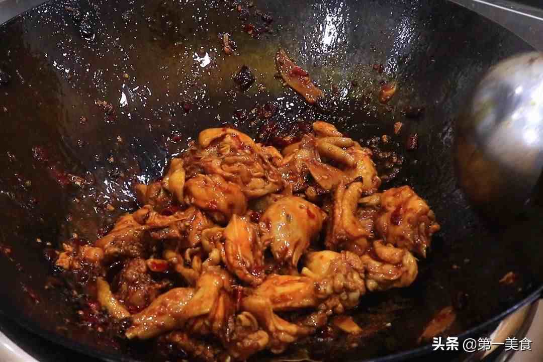 大厨教你新疆大盘鸡正宗做法，饭店常用配方，学会在家随时吃