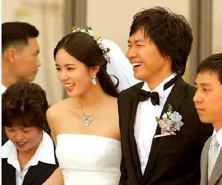 很喜欢的几对韩国明星夫妻，网友：男的都很帅，除了李英爱的老公