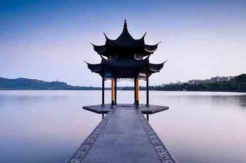 杭州西湖“三潭映月”的传说