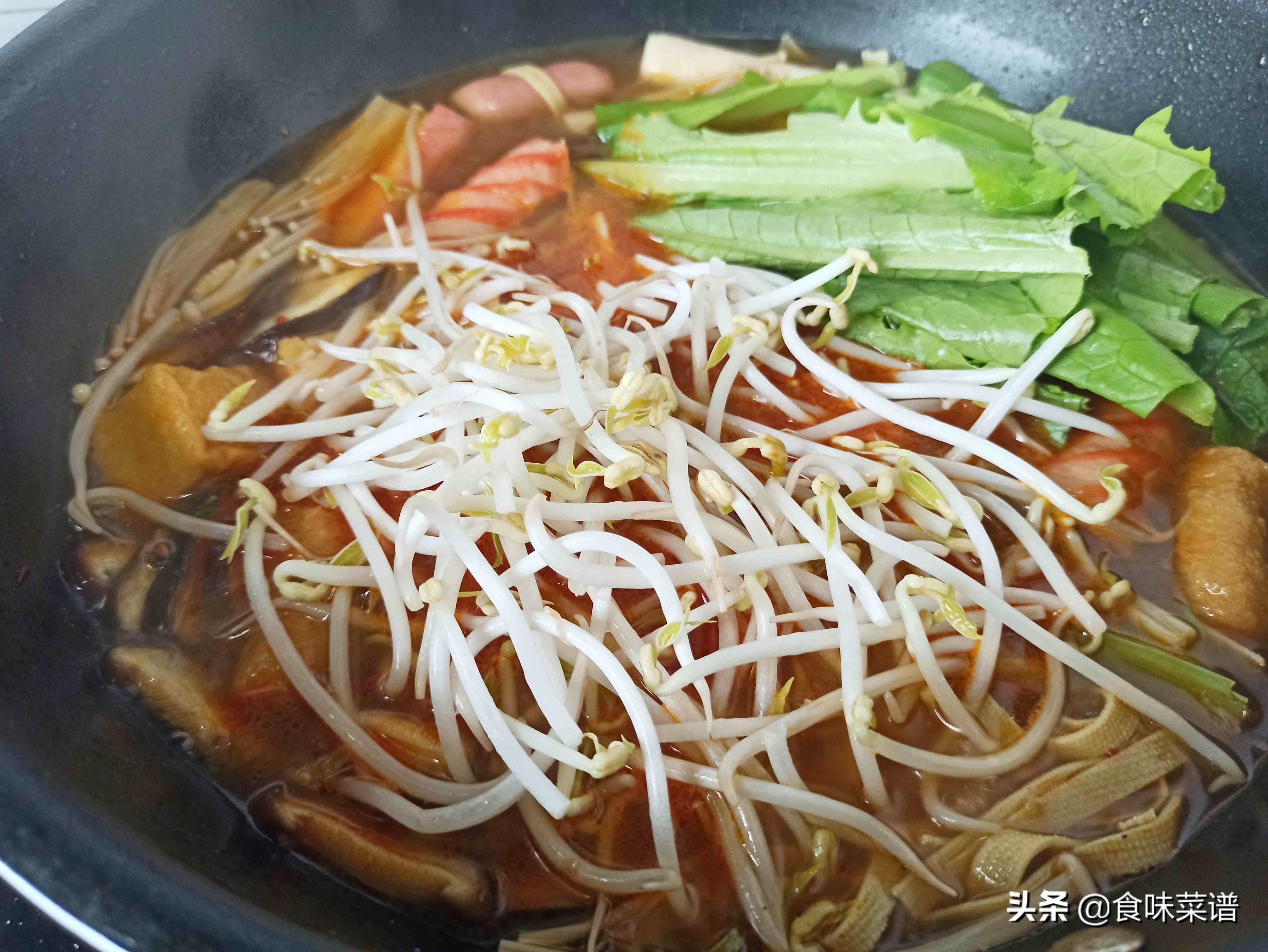 成都冒菜的做法，1斤火锅丸子1把青菜，鲜辣爽口，最好吃的下饭菜