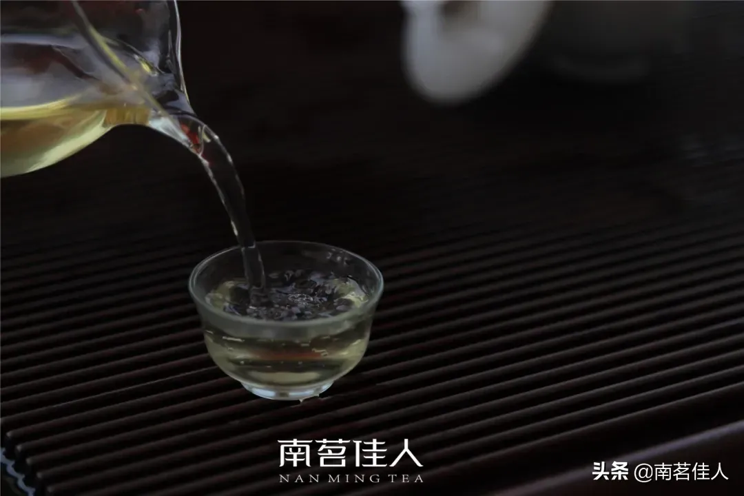 老班章普洱茶(老班章为什么能成为普洱茶界的王者)