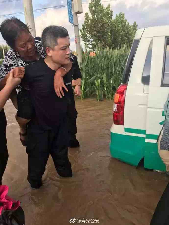 山东寿光遭遇罕见暴雨多村庄被淹，两位失踪的英雄至今还未归队！