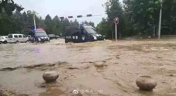 山东寿光遭遇罕见暴雨多村庄被淹，两位失踪的英雄至今还未归队！