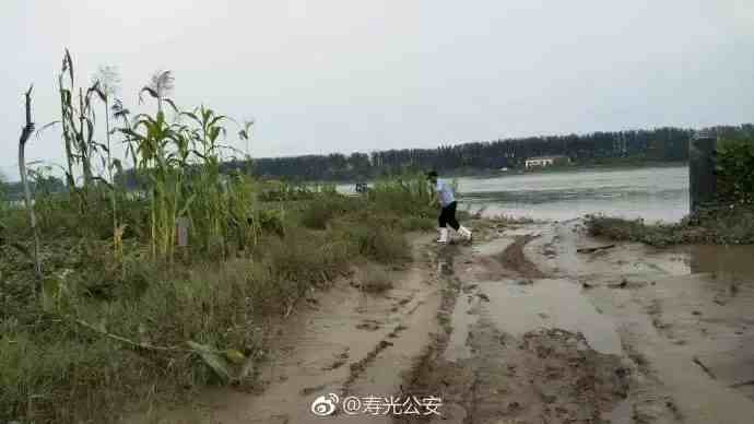 山东寿光遭遇罕见暴雨多村庄被淹，两位失踪的英雄至今还未归队！