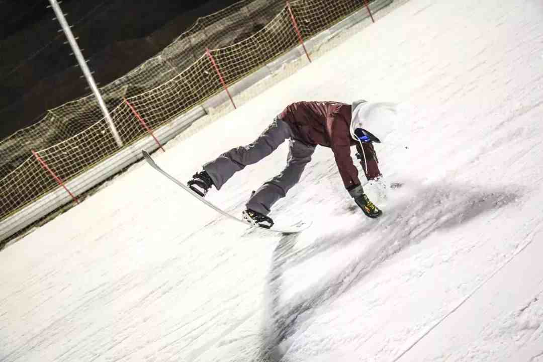 滑雪技巧|一看就会的滑雪技巧