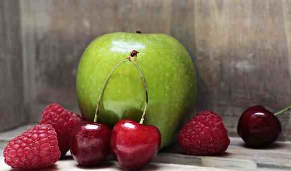 吃桃子该不该削皮，给你详解桃子的健康吃法