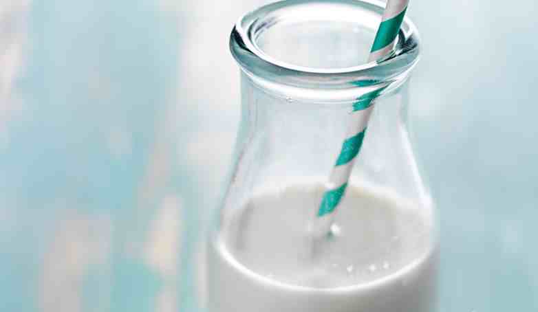 喝牛奶后竟然晕倒送医 肾脏衰竭出血昏迷数日-过期牛奶危害大！