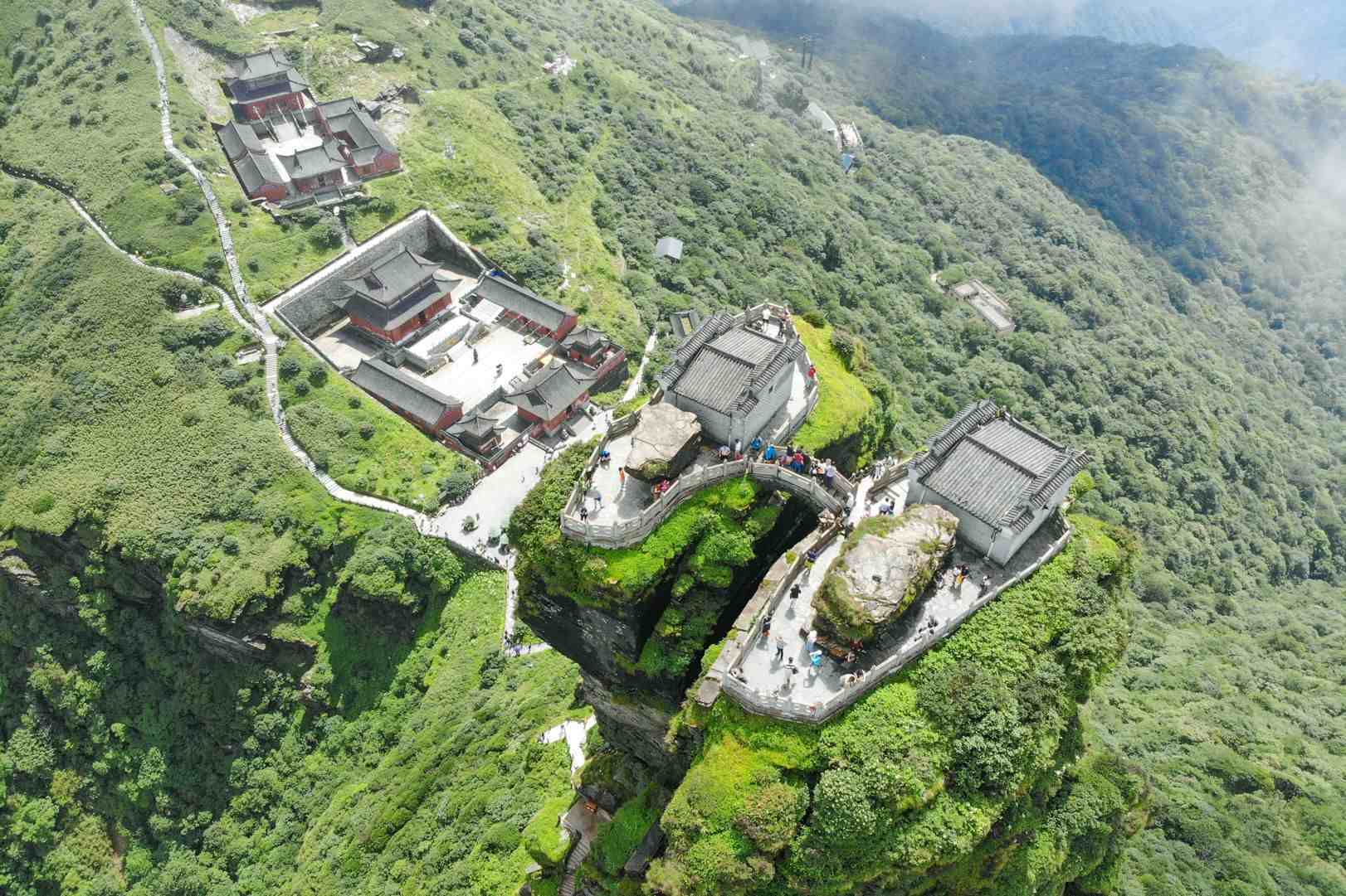 盖在贵州高山上的寺庙，拥有上千年历史，被称为“空中庙宇”