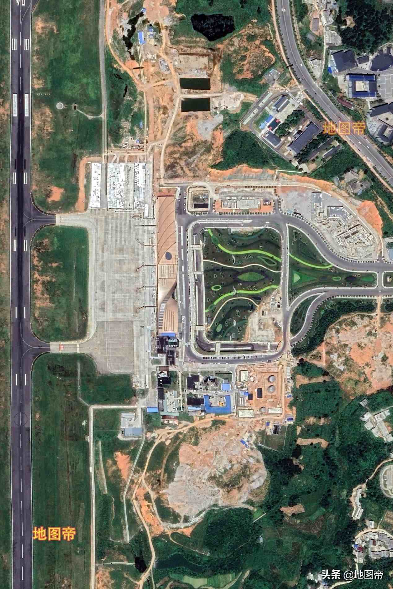 航拍铜仁凤凰机场，贵州湖南共用，我国首座跨地区命名的机场