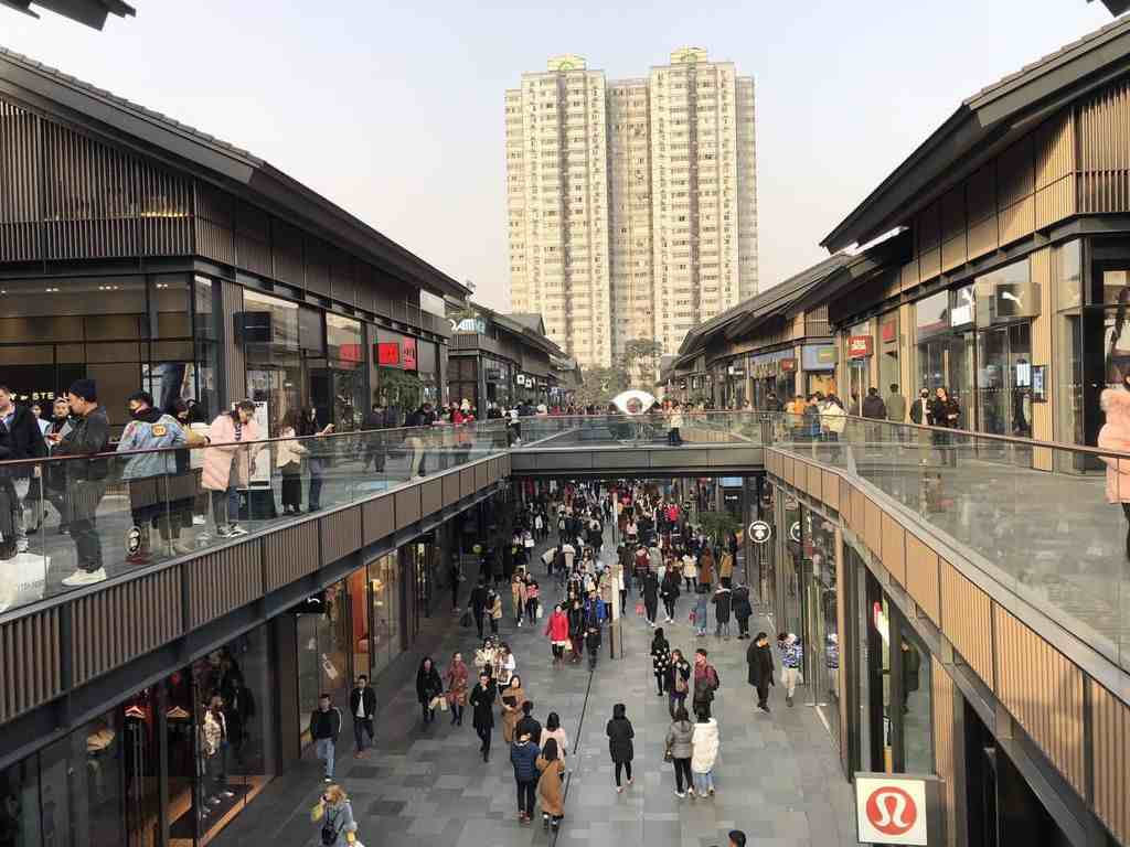去北京一定要去的购物街，潮流聚集地，被评为国家五星购物中心
