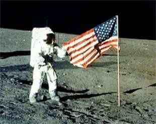 全球登月第一人：美国宇航员阿姆斯特朗