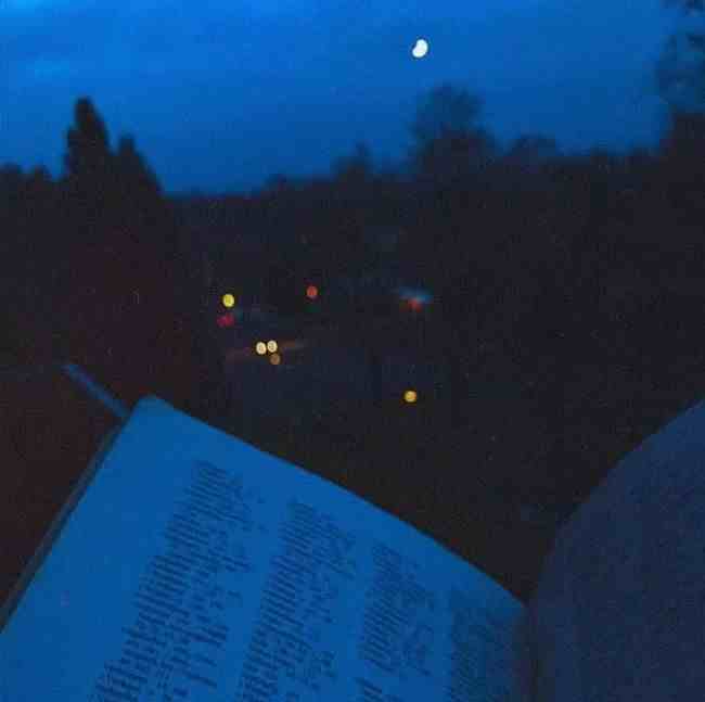 「诗词鉴赏」夜寒霜更重，在寒夜里读首古诗词，让寒夜不再寂寞