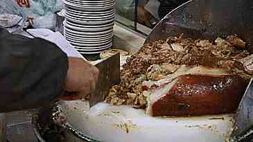 在西安开了快40年的肉夹馍小馆，一天卖出400多斤肉！