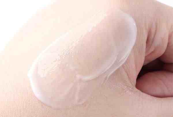 擦护肤品的顺序|水、乳、霜、精华液使用顺序你知道吗？