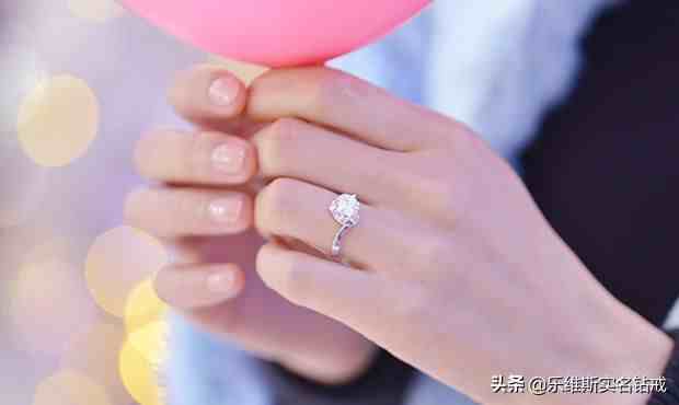 订婚戒指戴哪个手指|订婚戒指和结婚戒指的区别