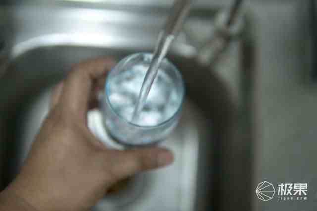 喝的水不健康？过滤除菌快准狠的净水器，让你轻松喝到直饮水