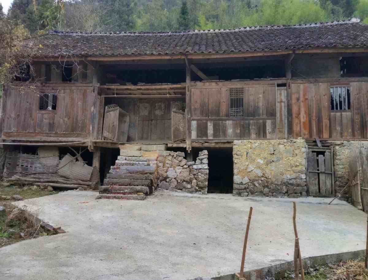 中国少数民族-布依族的民居建筑特色