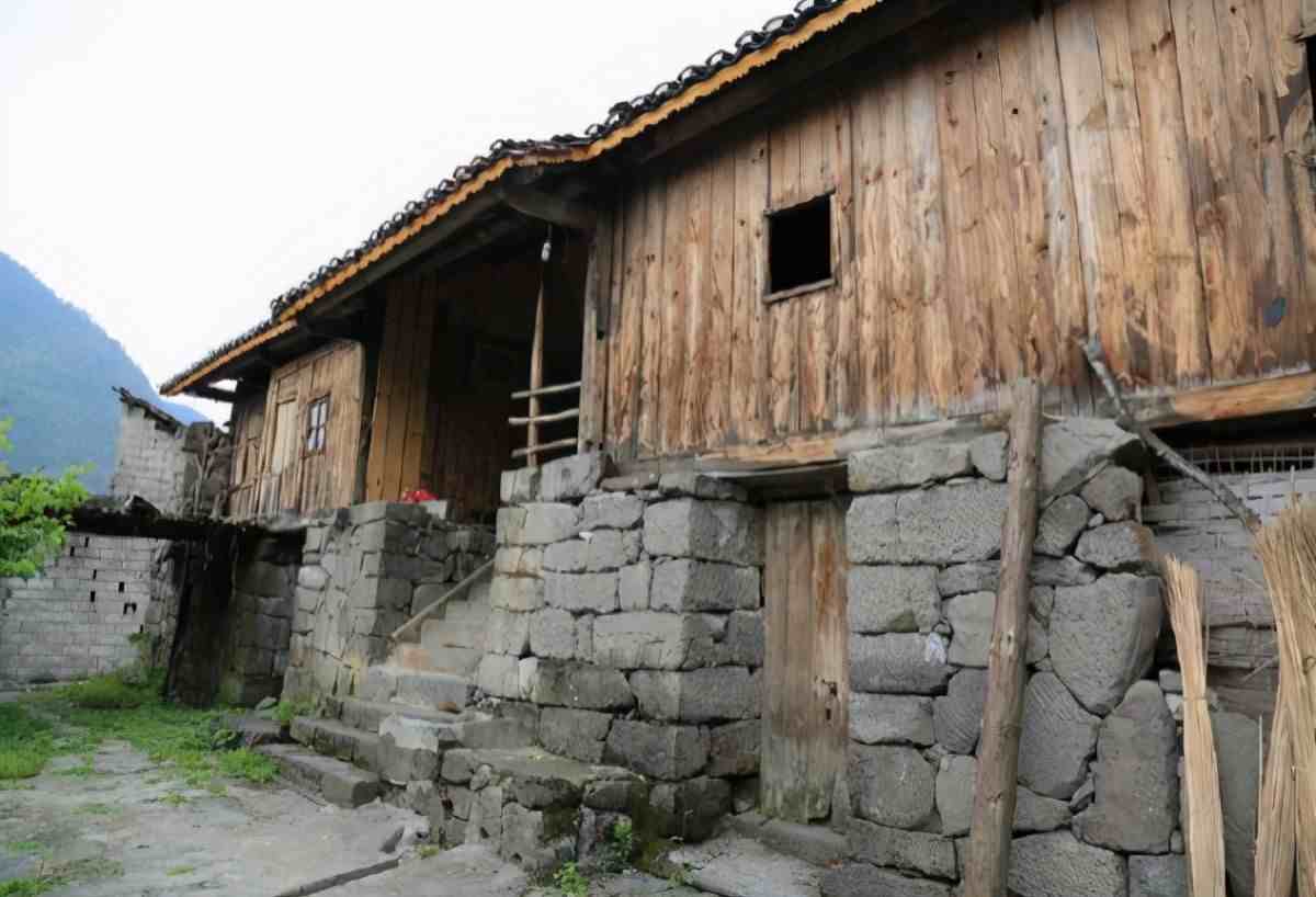 中国少数民族-布依族的民居建筑特色