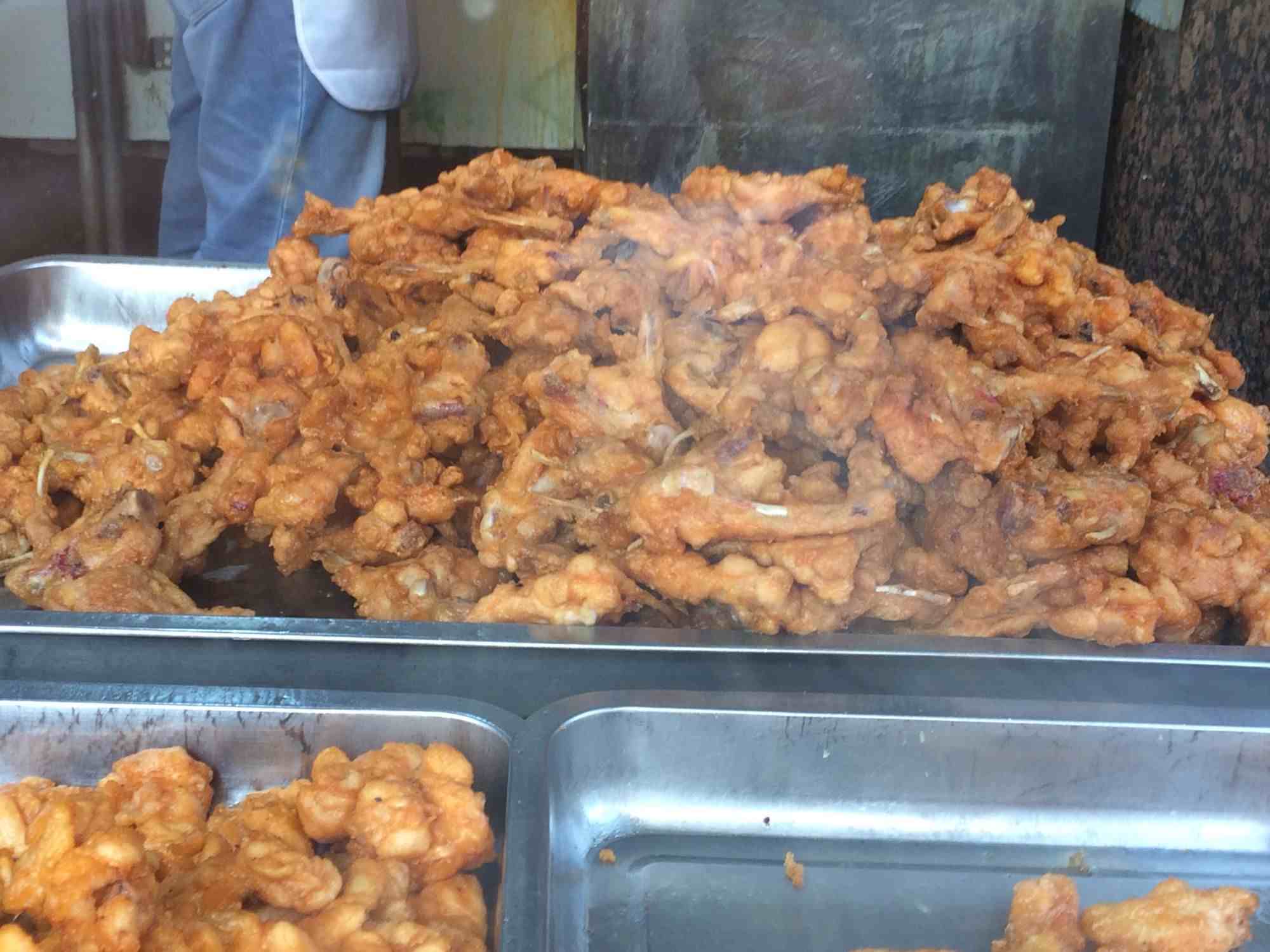 遍布大街小巷的“炸鸡叉骨”，15元一斤再送半斤，到底是啥肉？