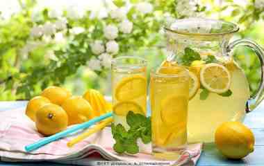 喝柠檬水的好处|常喝柠檬水的12种健康益处