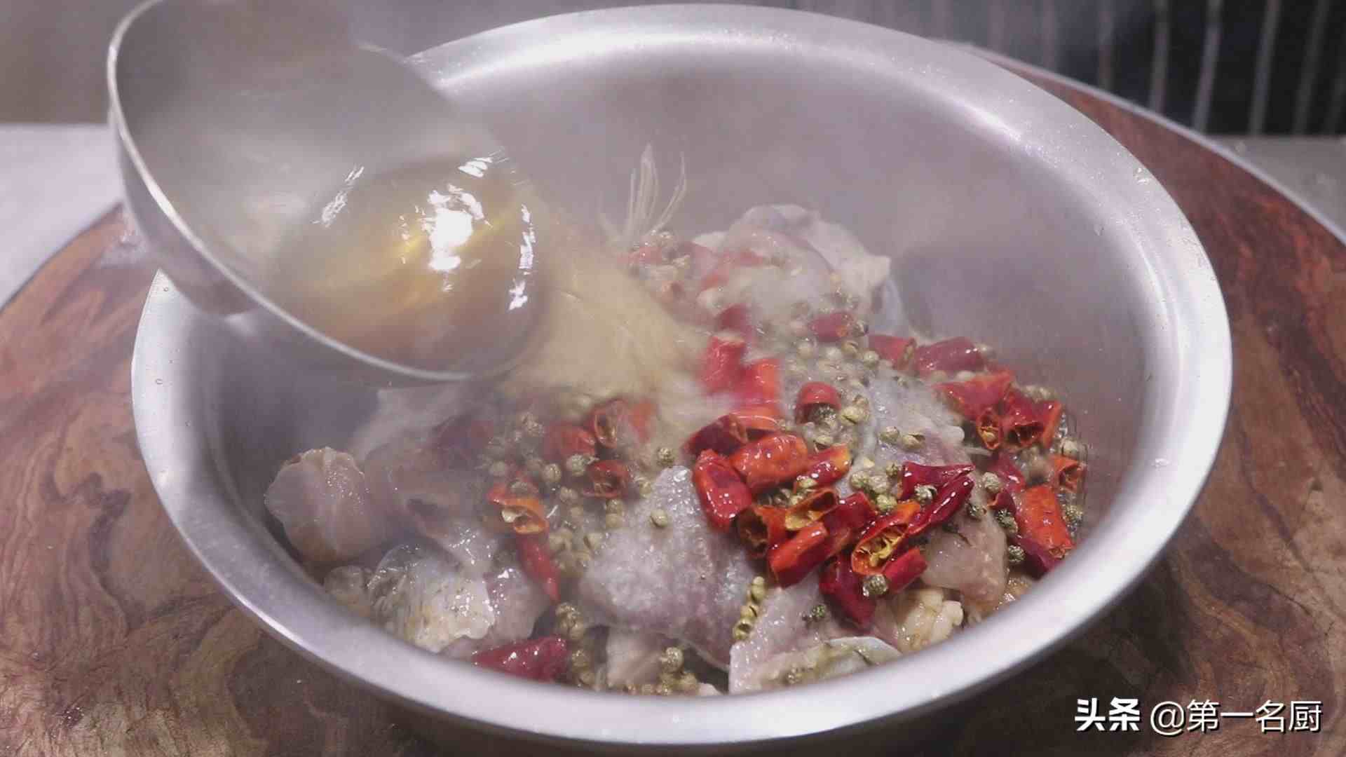 这才是沸腾鱼简单又好吃的做法，鱼肉鲜嫩，香辣开胃，越吃越过瘾