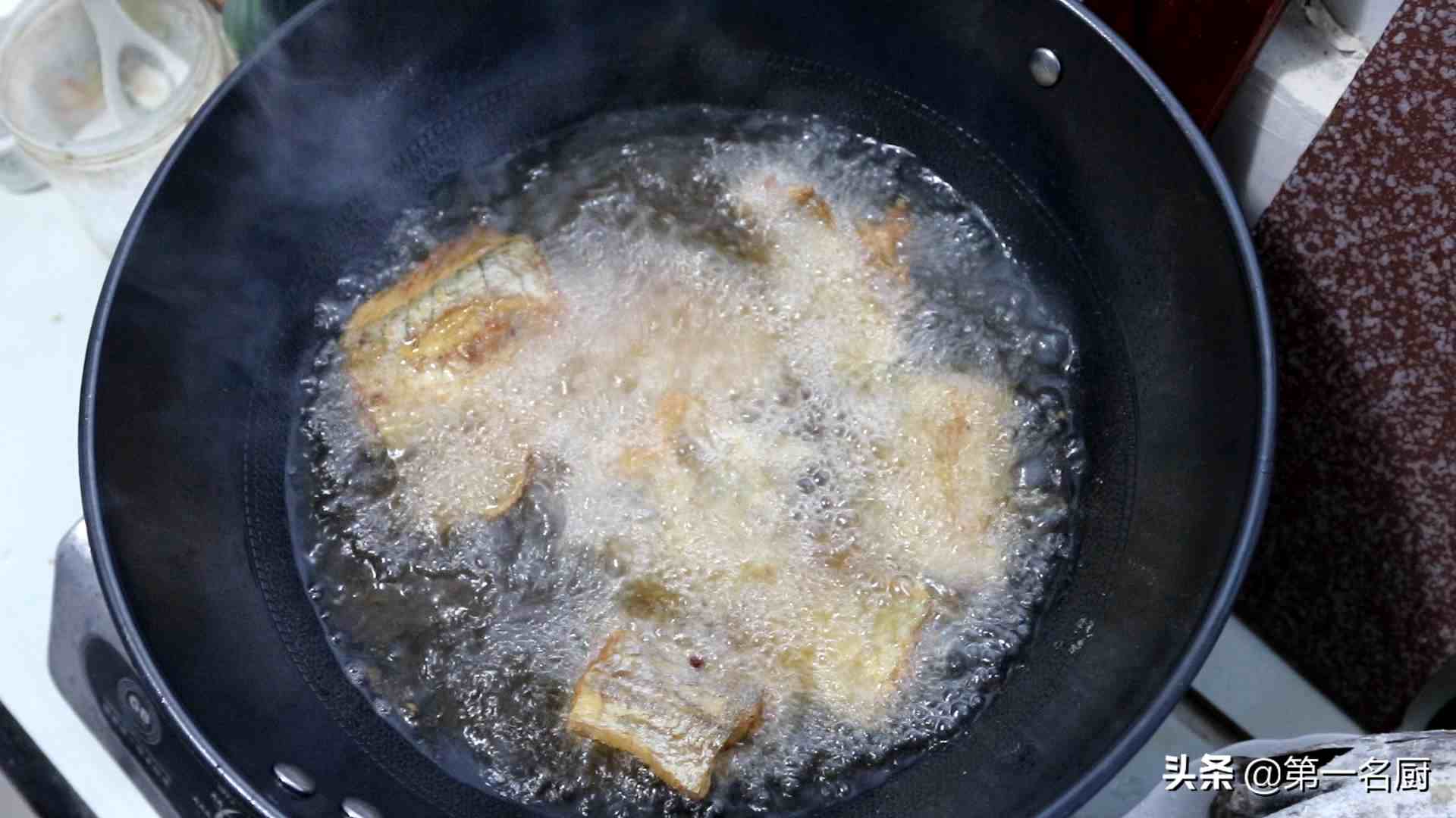 干炸带鱼，应该裹面糊和还是淀粉？试试这个方法，做出来又香又脆