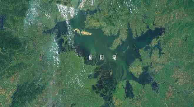 我国第一大淡水湖鄱阳湖，其面积最大和最小时相差80余倍