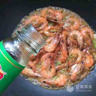 蒜香油焖基围虾的做法