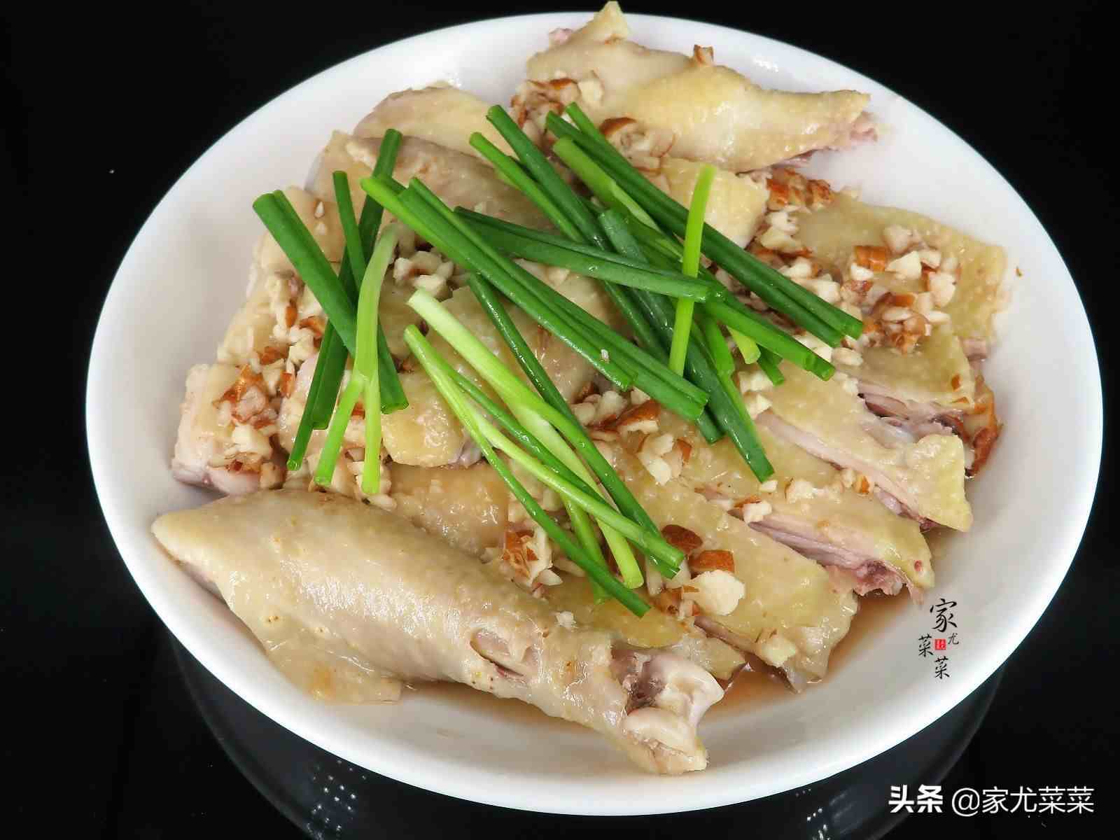 广东沙姜鸡的正宗家常制作方法，保证又香又嫩，比白切鸡更美味