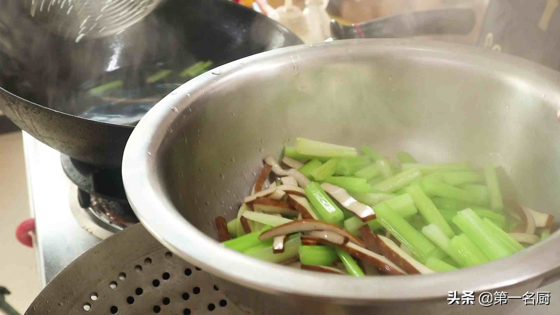 香干炒芹菜|香干炒芹菜怎么做才好吃