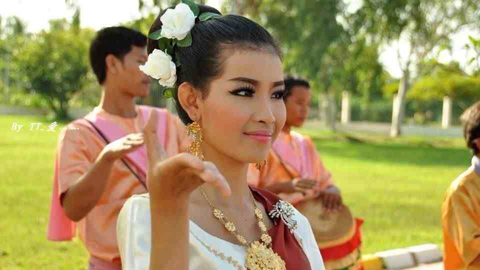 东南亚各国人口及其构成，主体民族传统服饰哪个最美？