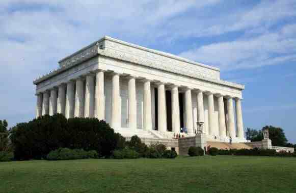 华盛顿十大著名旅游景点，白宫作为美国历代总统办公和居住的地方，那是一定要去的