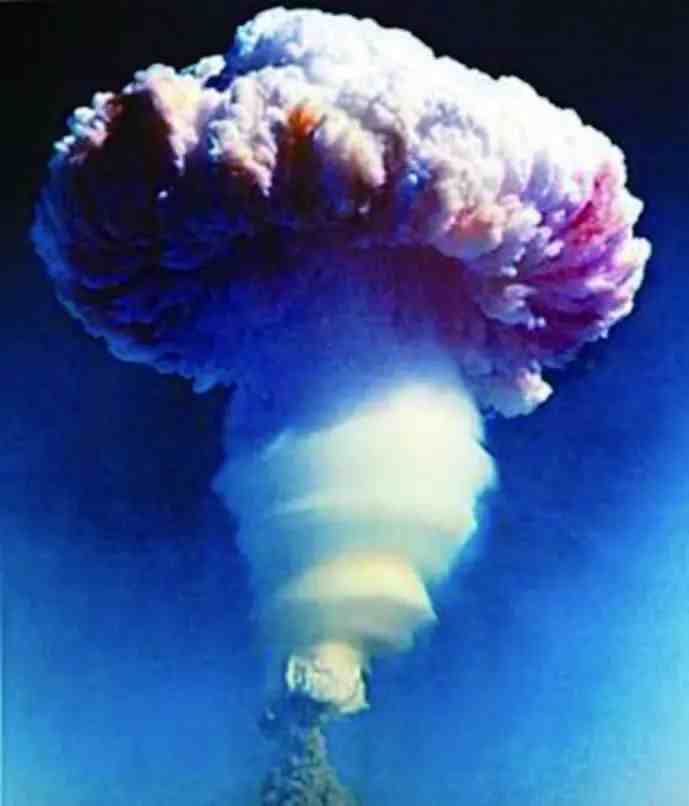 「日历」1967年6月17日  我国第一颗氢弹爆炸成功