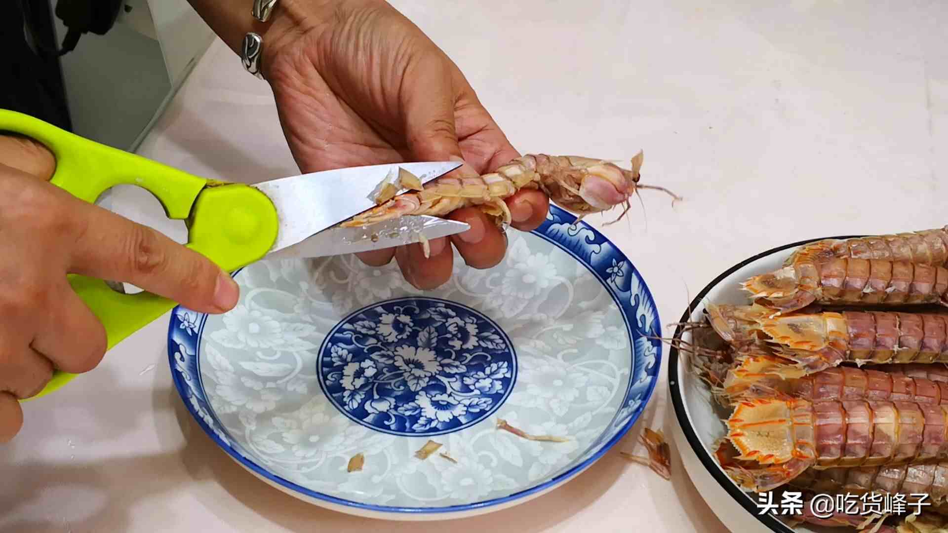 皮皮虾怎么剥|爱吃皮皮虾的要留意原来剥壳是如此的简单