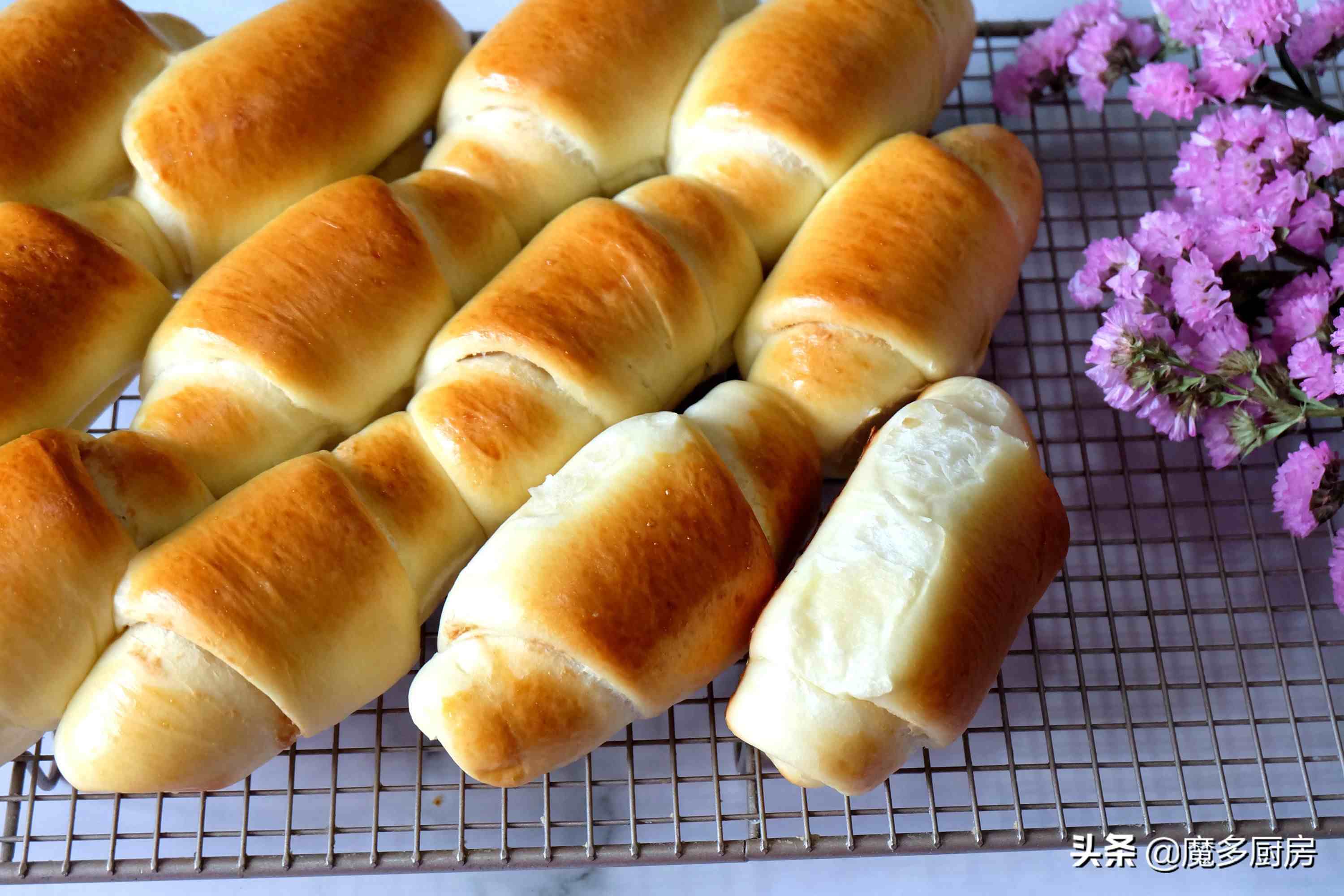 家庭最简单面包的做法|全职妈妈在家烤面包，配方自己改