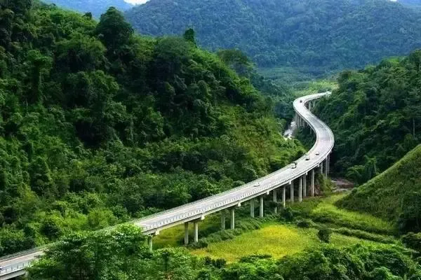 年度云南自驾榜单，4条高速，8条路线，照着走就对了