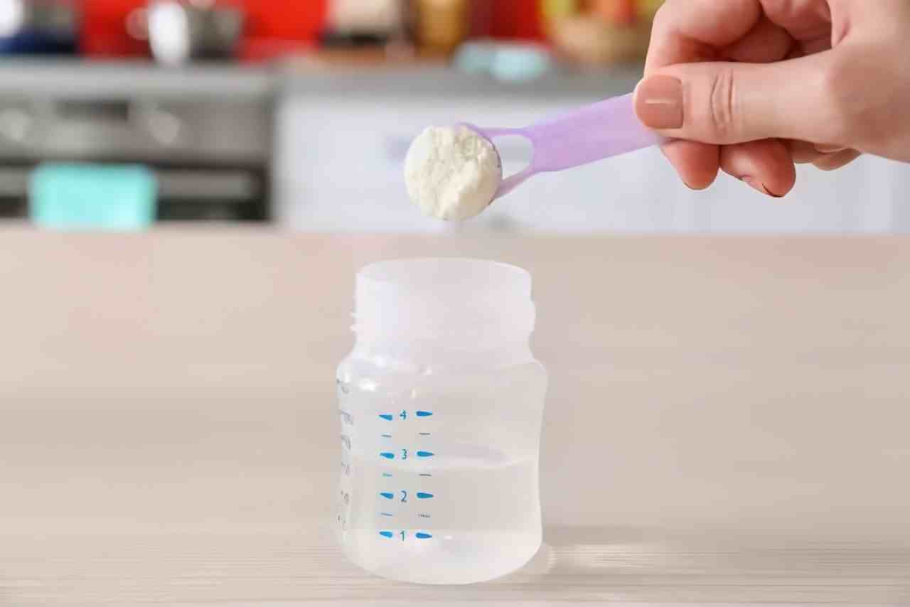 怎样给婴儿冲奶粉！|如何给宝宝冲奶粉？