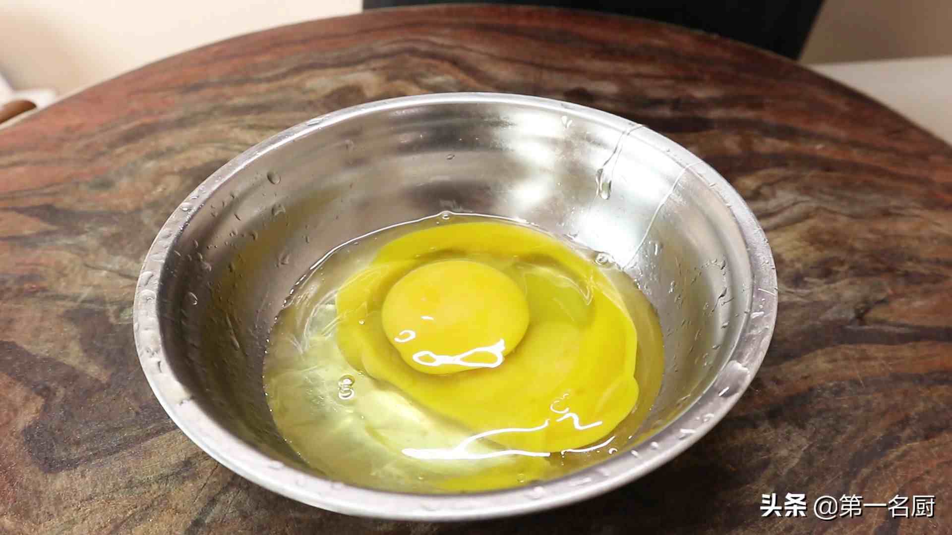 蛋炒饭怎么做才好吃？这里有几个小技巧，香气四溢，粒粒分明