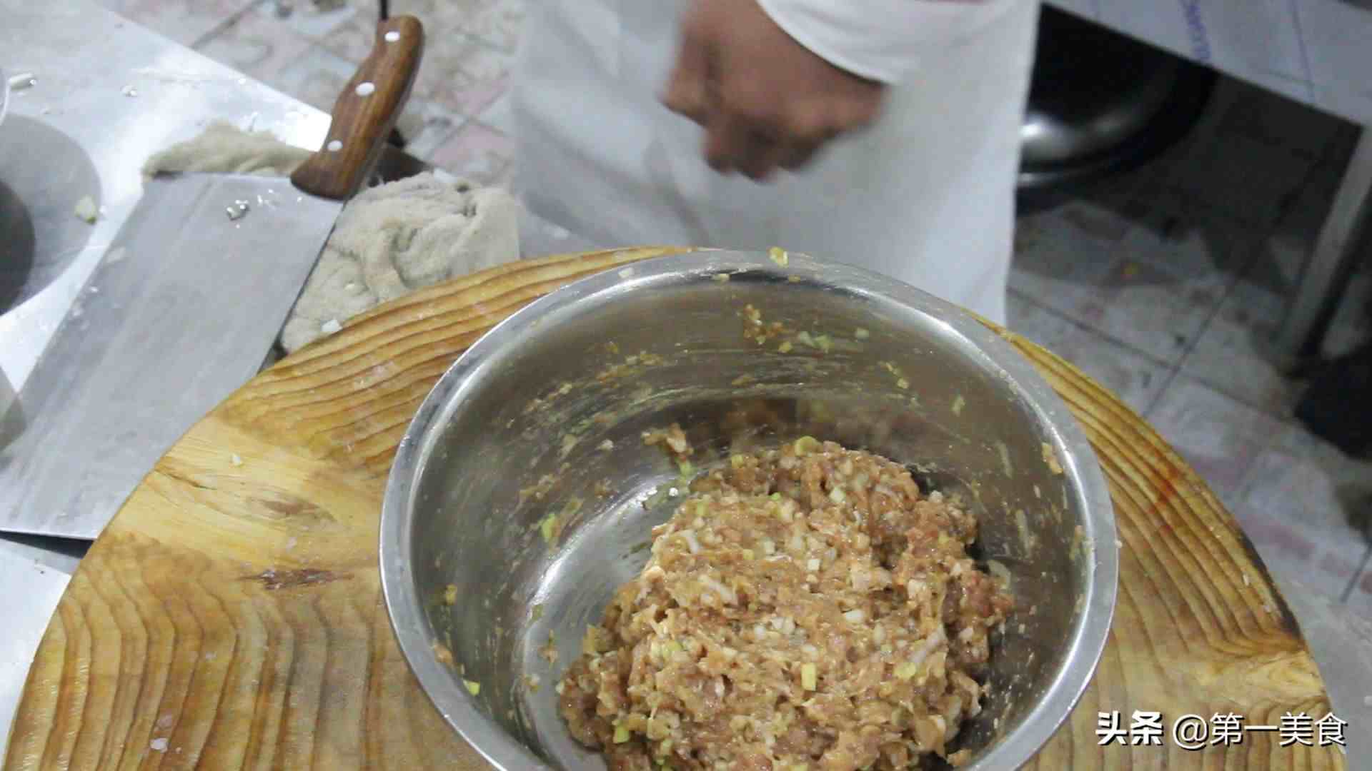 肉丸子的家常做法，厨师长的教程简单易学，口感香糯，软中带筋