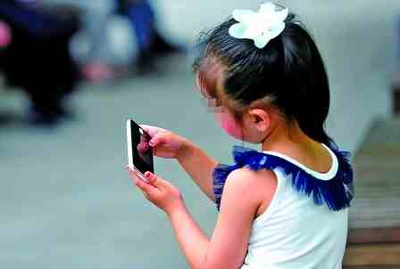 青少年过度沉迷网络：玩手机成部分孩子学习的唯一动力