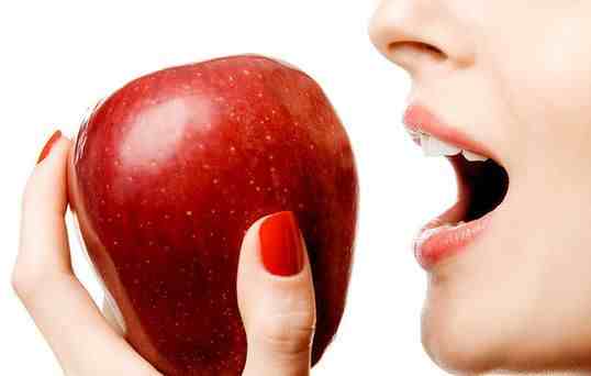 一天当中什么时间吃苹果比较好？医生指出：这两个时间吃最好