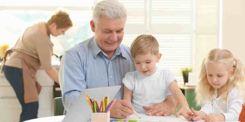 最新老年人保险投保指南，四份保险规划方案，轻松为父母选保险！