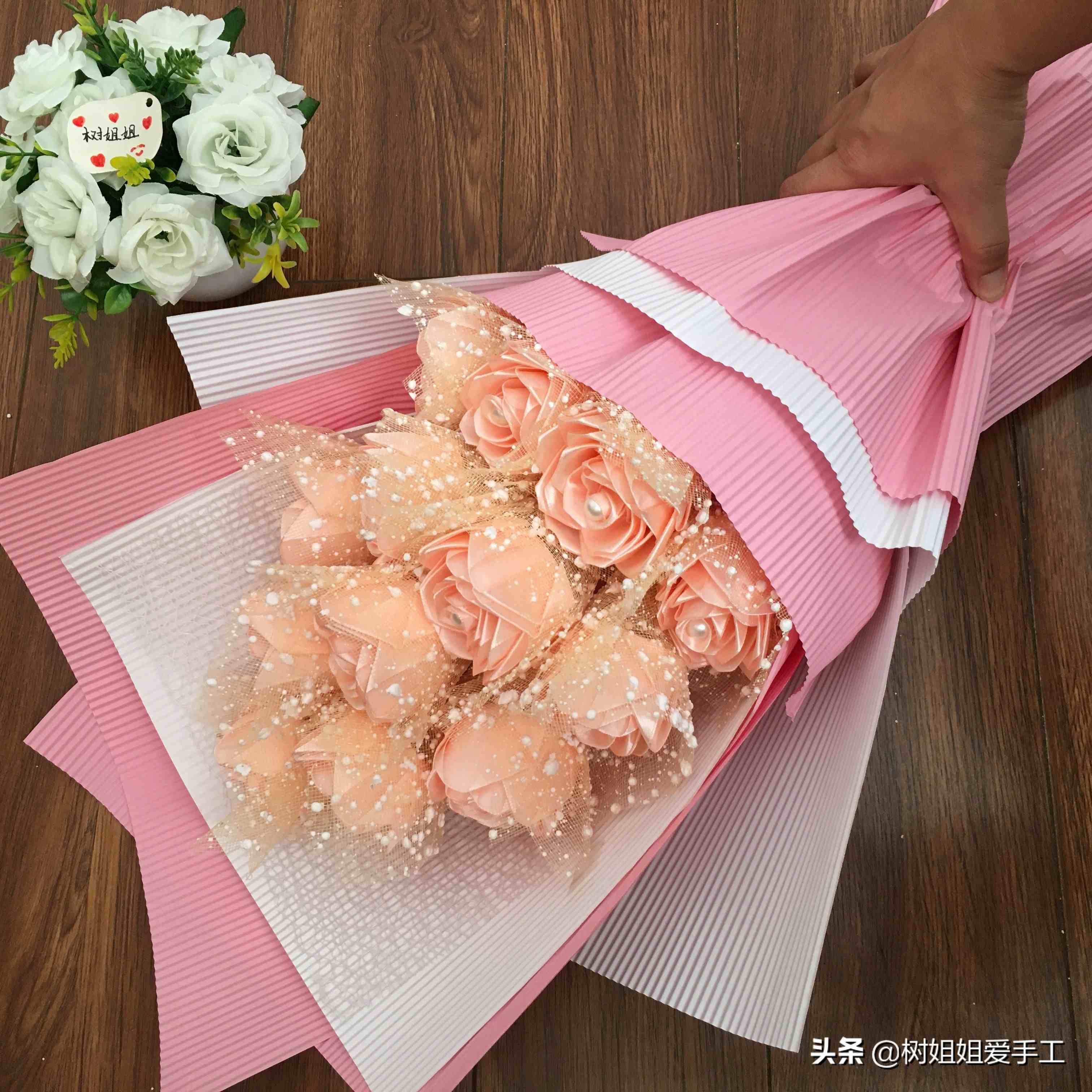 玫瑰花怎么包装|13朵玫瑰花的包装方法