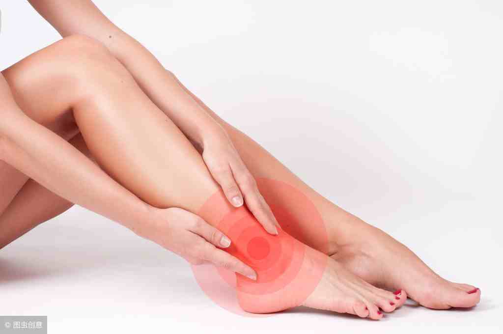 不小心崴脚造成脚踝扭伤，5个处理方式帮你缓解脚踝肿胀疼痛