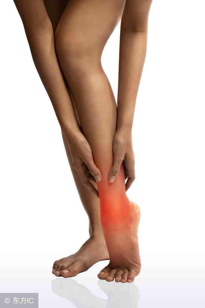 不小心崴脚造成脚踝扭伤，5个处理方式帮你缓解脚踝肿胀疼痛