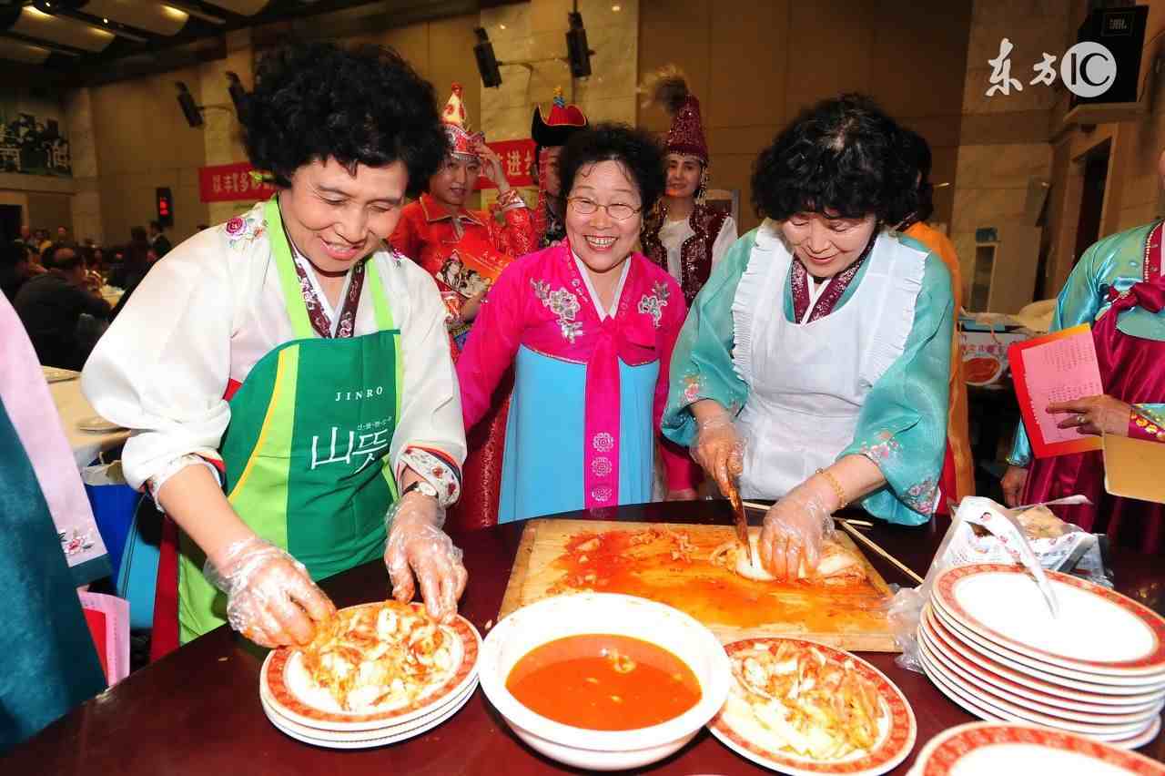 朝鲜族服饰朝鲜族的民族服饰和民俗特色