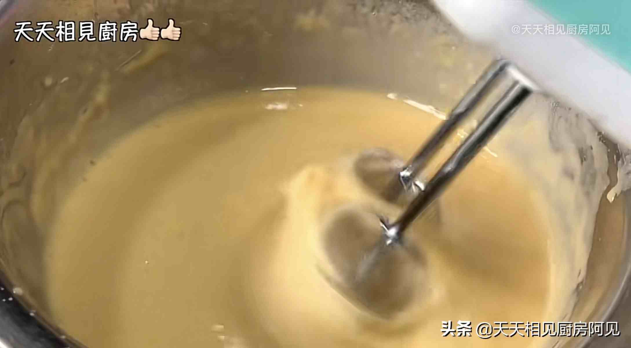 家里有电饭煲和鸡蛋就能做蛋糕，第一次做就能成功，蓬松暄软