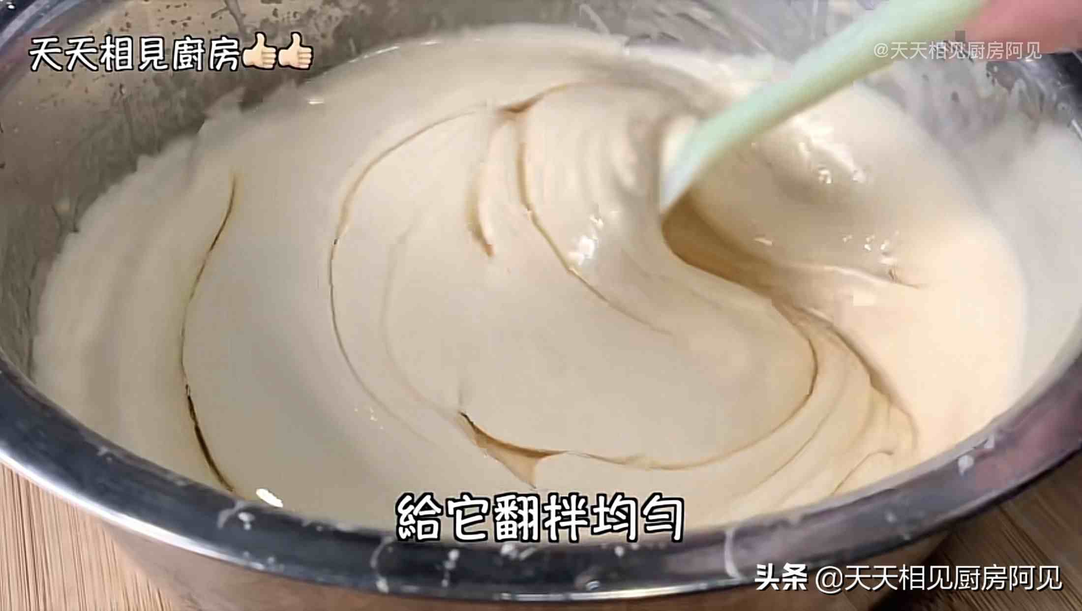 家里有电饭煲和鸡蛋就能做蛋糕，第一次做就能成功，蓬松暄软